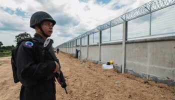 Таиланд продолжает строительство забора на границе с Камбоджей