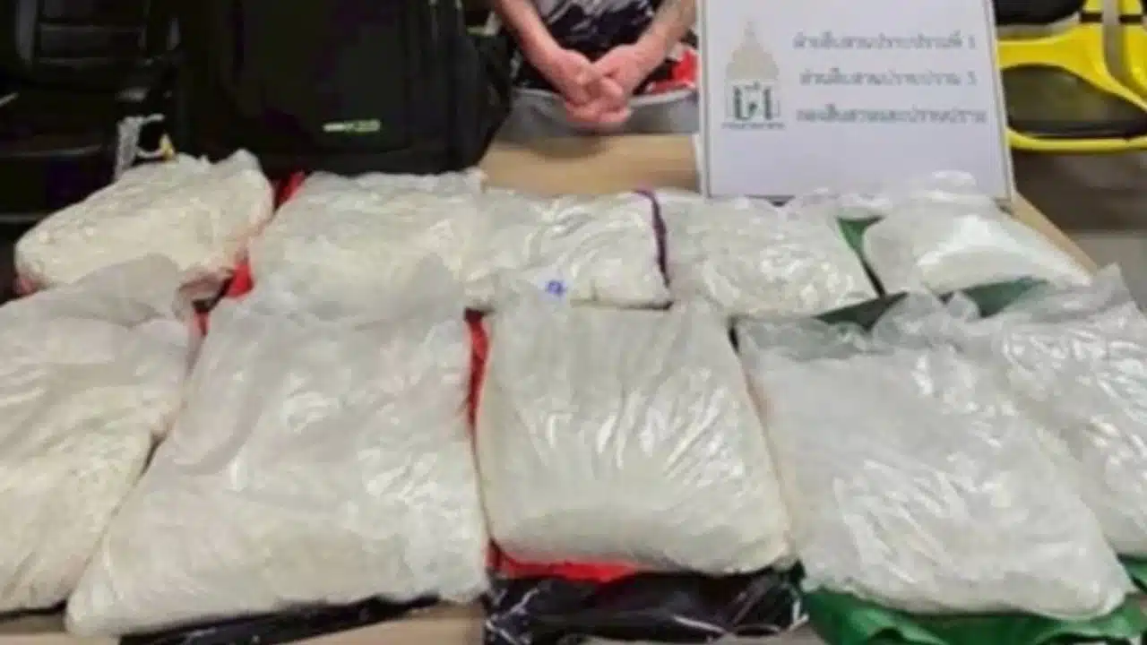 Тайские таможенники арестовали южноафриканца с героином, спрятанным в пакетах с кофе и чаем.