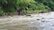 Четыре монаха пропали без вести после того, как бамбуковая плотва разбилась в Сурат Тани