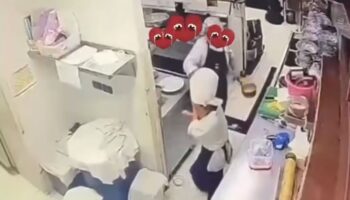 Шеф-повар отеля замечен в нападении на некомпетентного стажера