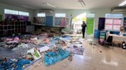 13 человек пострадали после того, как автомобиль врезался в детский центр