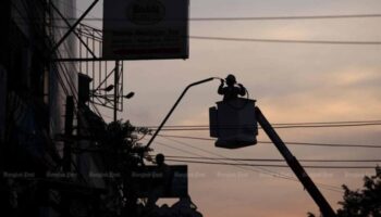 Счета за электроэнергию домашних хозяйств начнут снижаться с 1 сентября